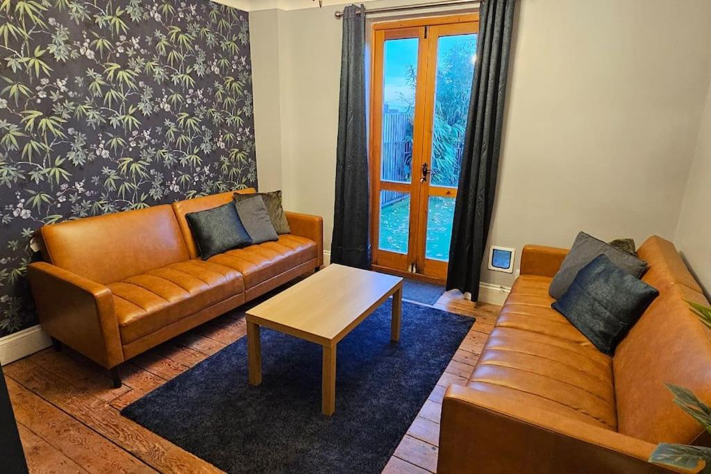 Villa The Hive 4 Bed House Pool Table Air-Con Maidstone Exterior foto