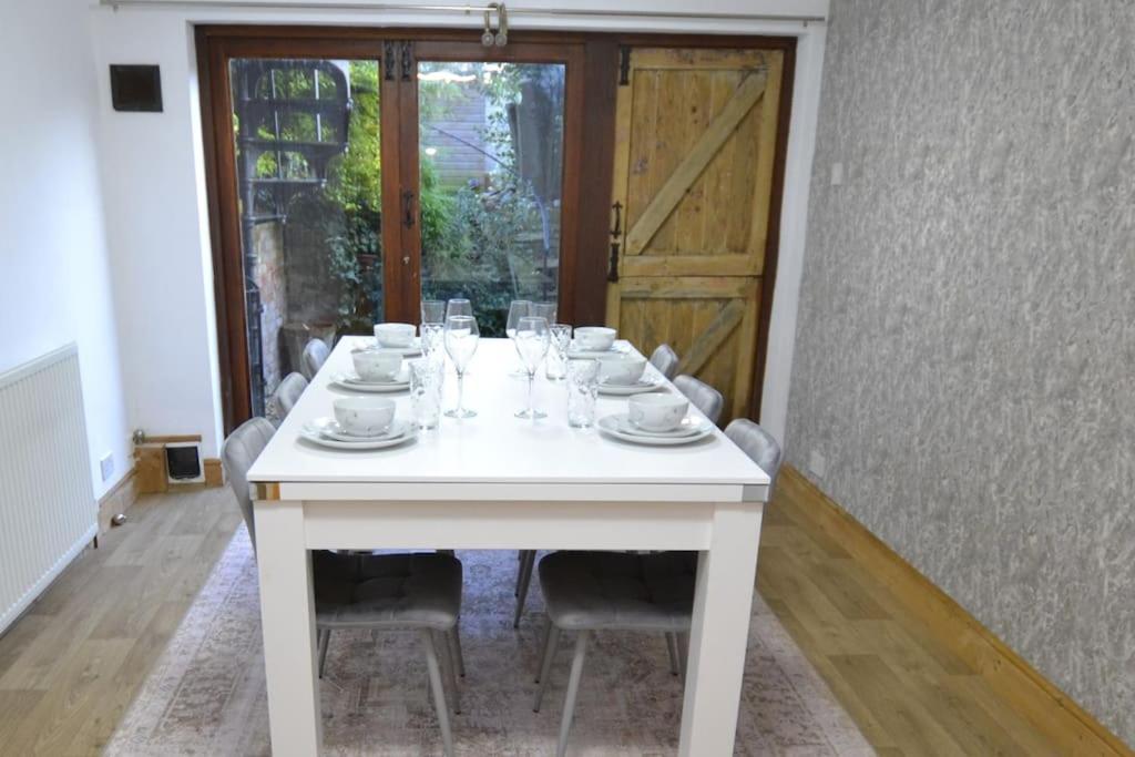 Villa The Hive 4 Bed House Pool Table Air-Con Maidstone Exterior foto