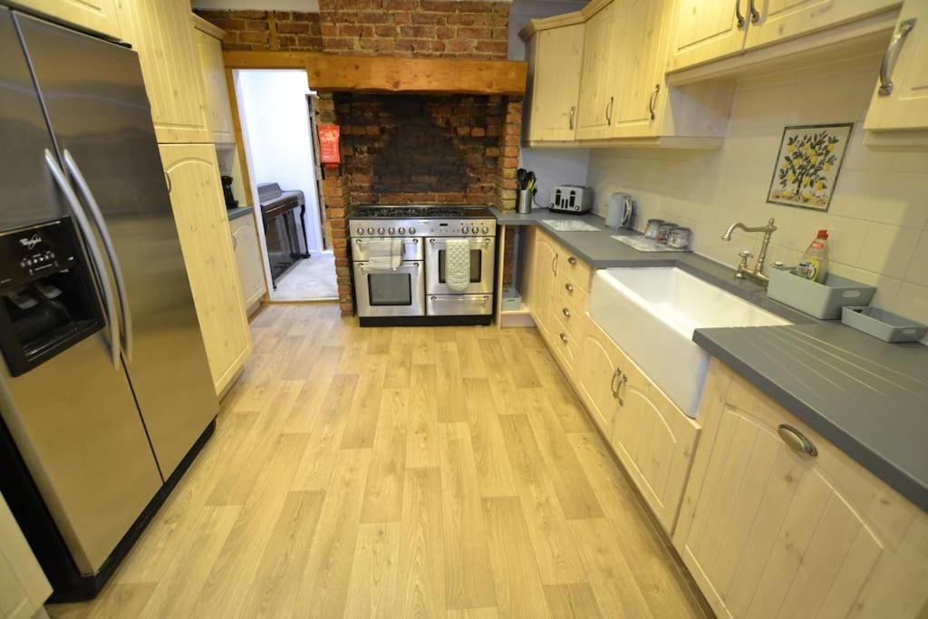 Villa The Hive 4 Bed House Pool Table Air-Con Maidstone Exterior foto