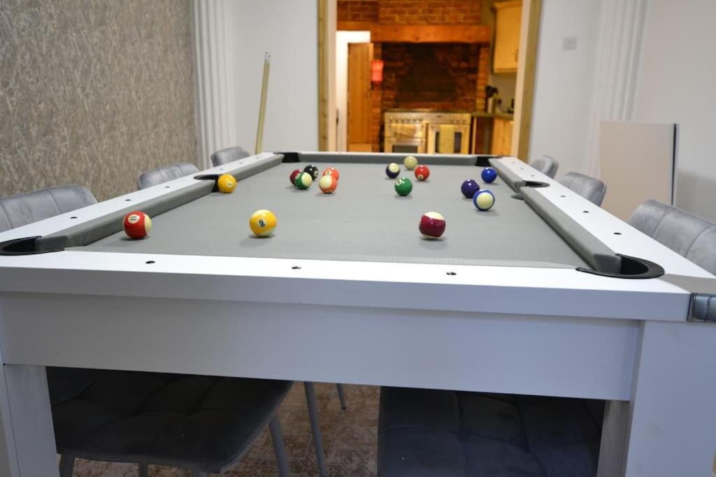 Villa The Hive 4 Bed House Pool Table Air-Con Maidstone Exterior foto